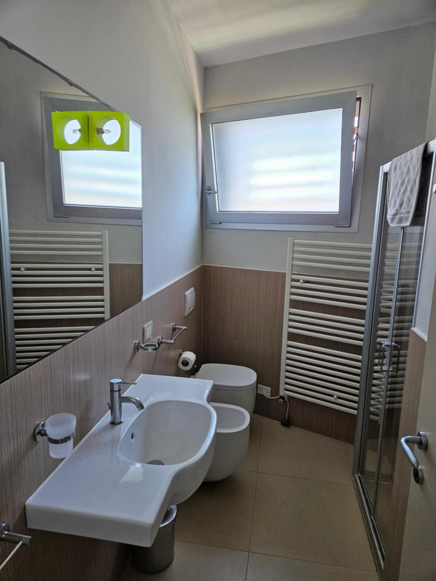 Residence Delfina Rimini Bagian luar foto