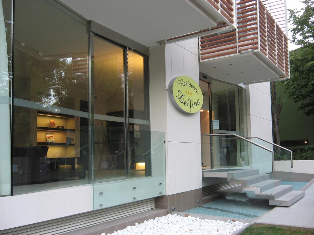 Residence Delfina Rimini Bagian luar foto