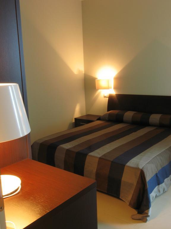 Residence Delfina Rimini Bagian luar foto