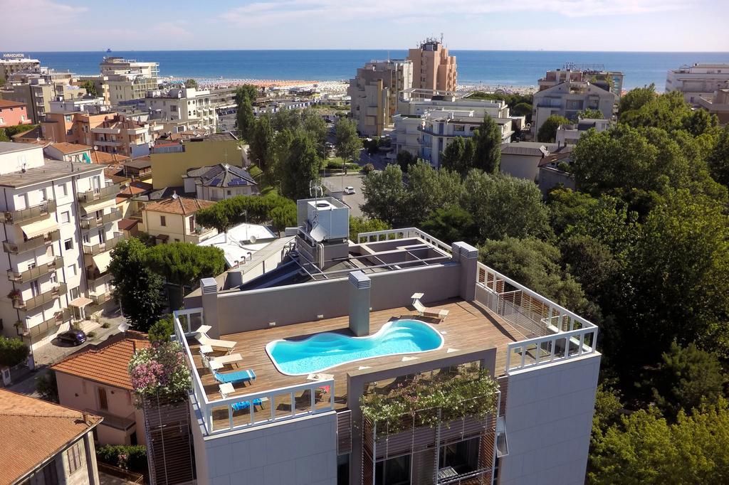 Residence Delfina Rimini Bagian luar foto
