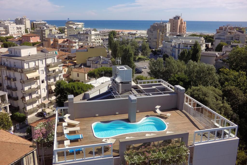 Residence Delfina Rimini Bagian luar foto