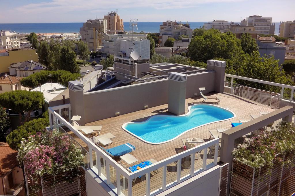 Residence Delfina Rimini Bagian luar foto