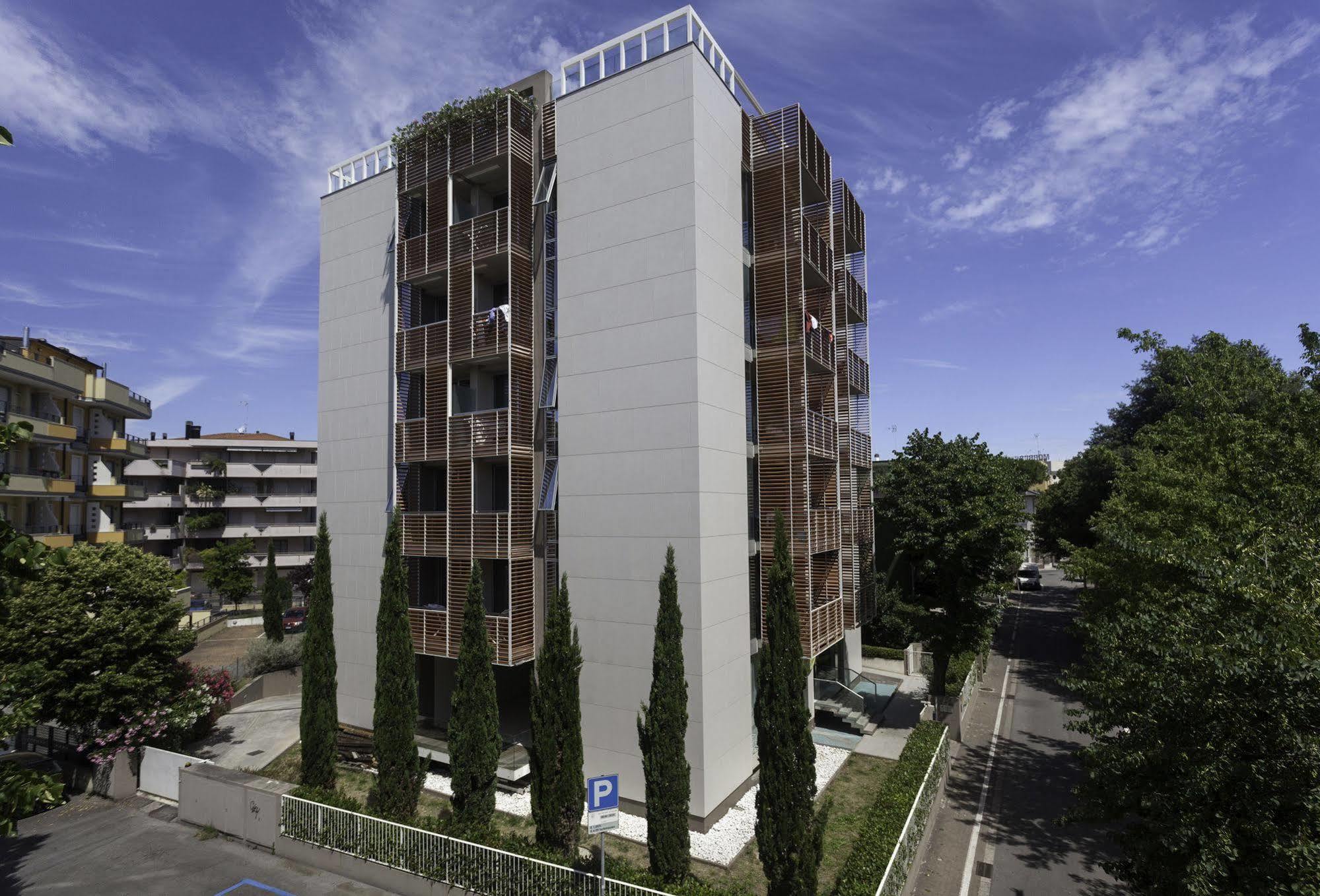 Residence Delfina Rimini Bagian luar foto